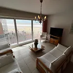 Beachview And Parking 아파트 *